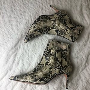 Schutz Bette Boot in Snake size: 9